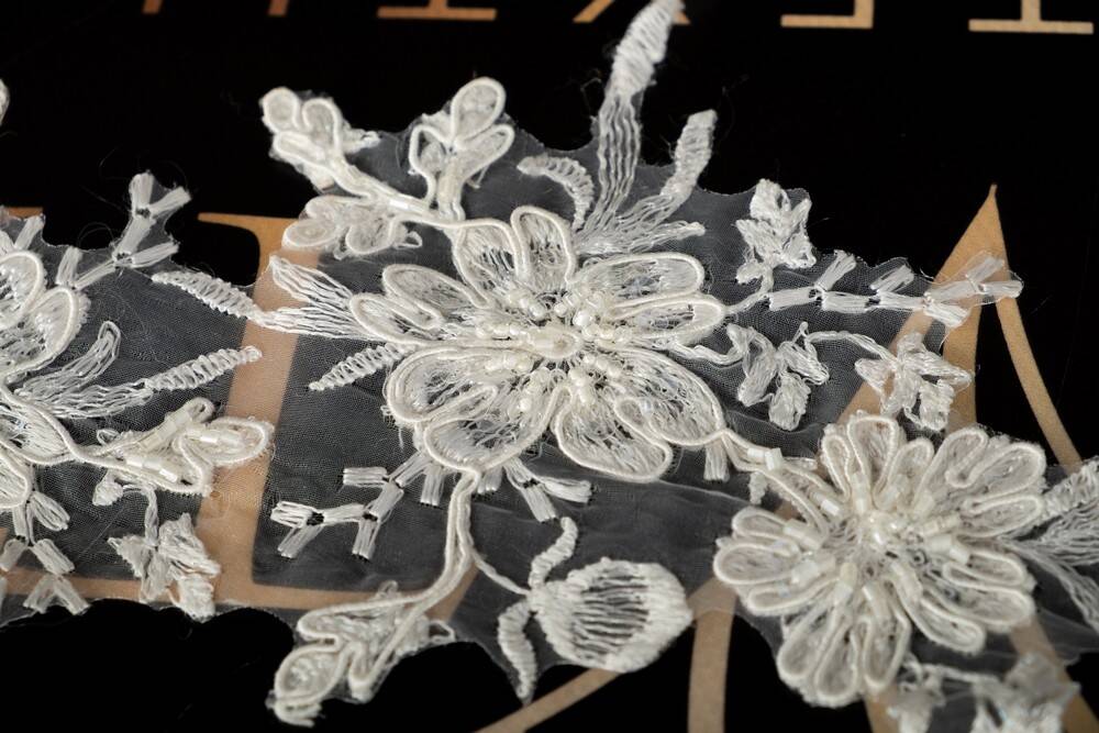 Embroidered Appliques 2000000001029 image from the Inter Tex catalogue for bridal fabrics, lace, appliques and B2B atelier orders.
